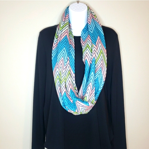 Infinity Scarf Multicolor Chevron Pattern - Picture 1 of 12